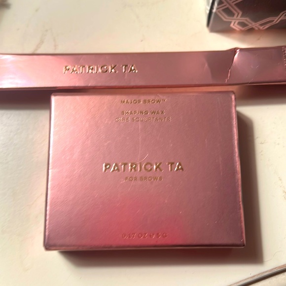 Patrick Ta Major Brow Shaping Wax and Applicator Brush - Picture 5 of 9
